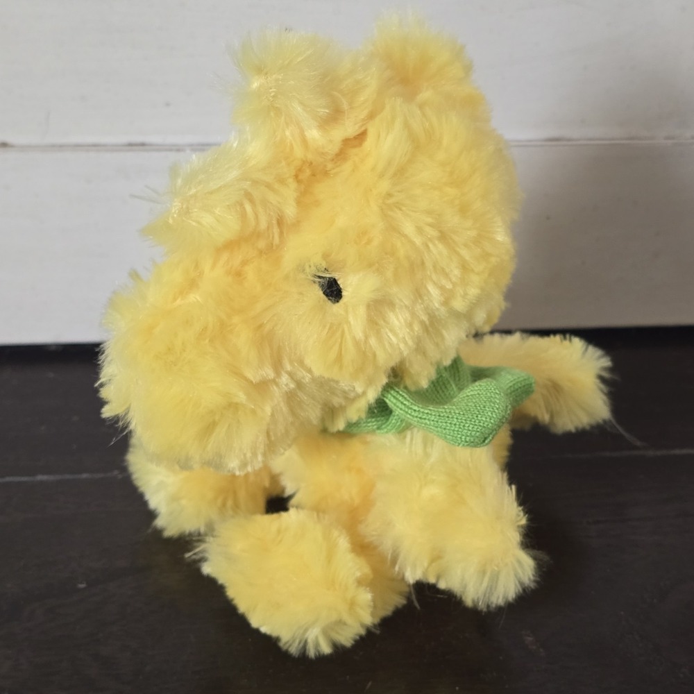 Woodstock Snoopy Hallmark Peanuts Fluffy Yellow Bird Shake & Chirp Plush Toy 7"